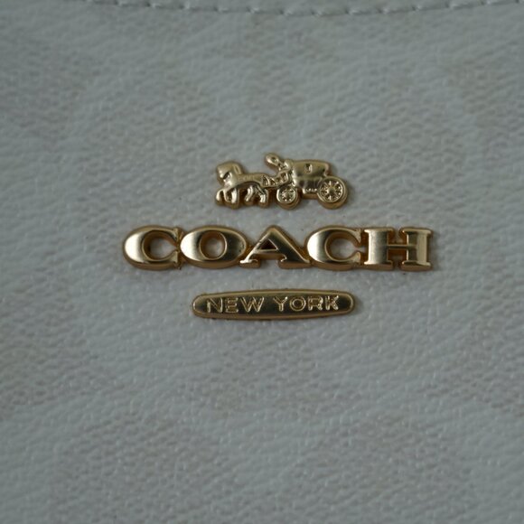 Coach Teri Shoulder Bag In Signature Canvas - Picture 7 of 7